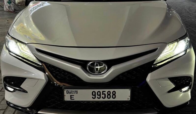 Toyota Camry Sport full