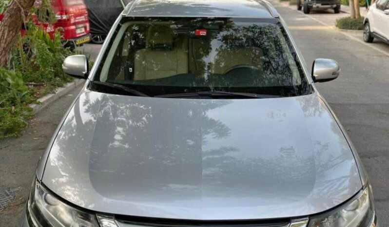 Mitsubishi Outlander full