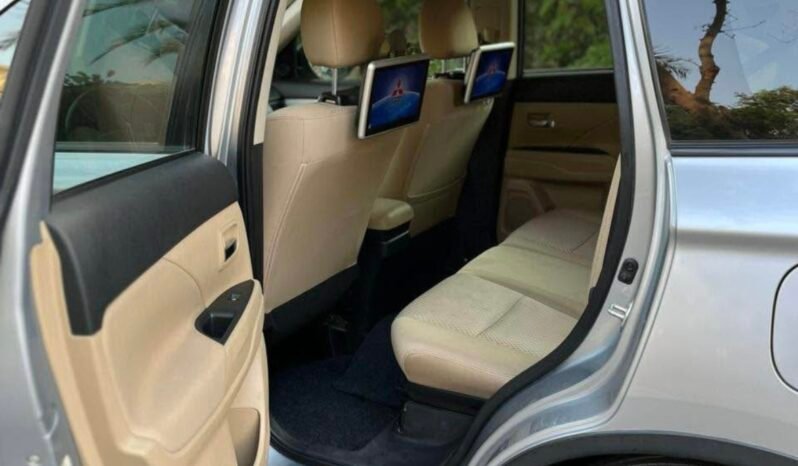 Mitsubishi Outlander full